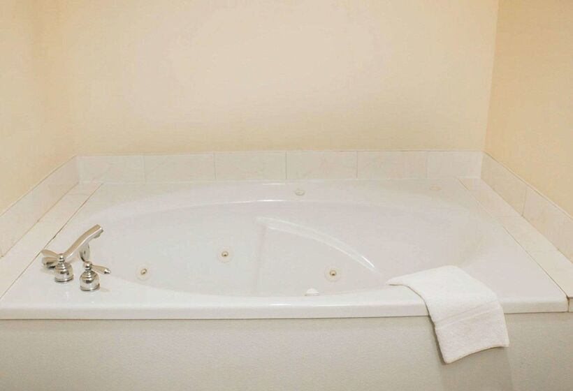 فندق Quality Inn & Suites Bellville   Mansfield