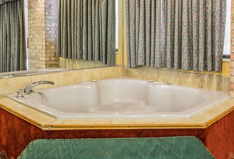 فندق Quality Inn Central Wisconsin Airport