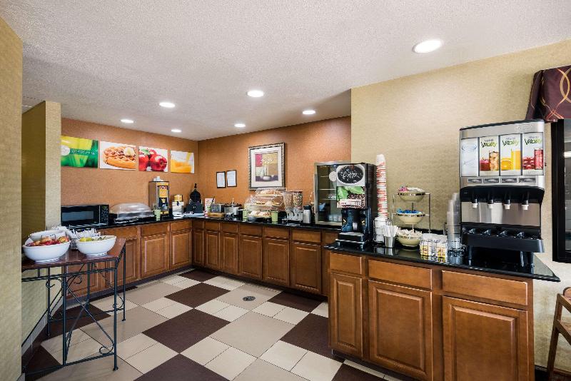 Отель Quality Inn