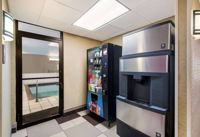 Отель Quality Inn