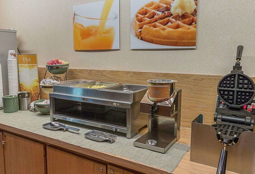 Отель Quality Inn