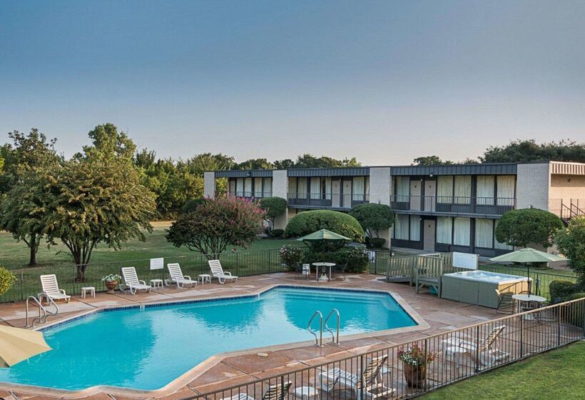 Отель Quality Inn