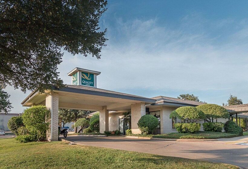 Отель Quality Inn