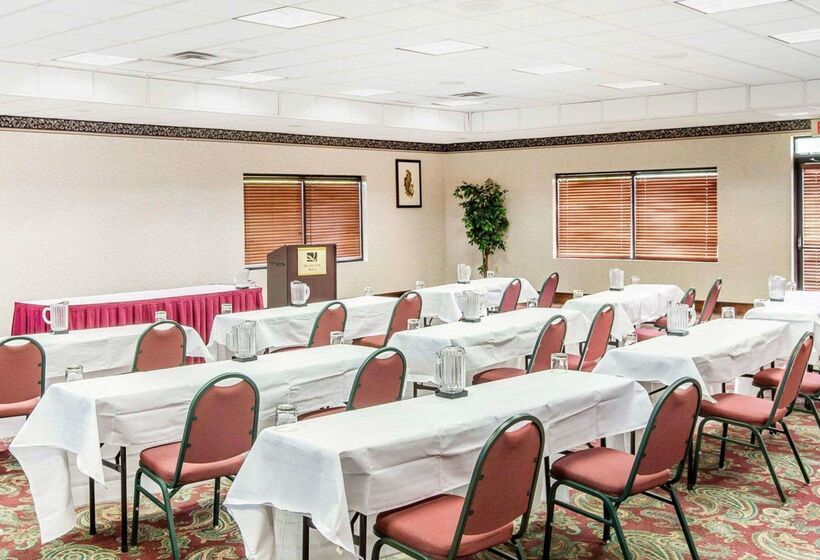 בית מלון כפרי Quality Inn