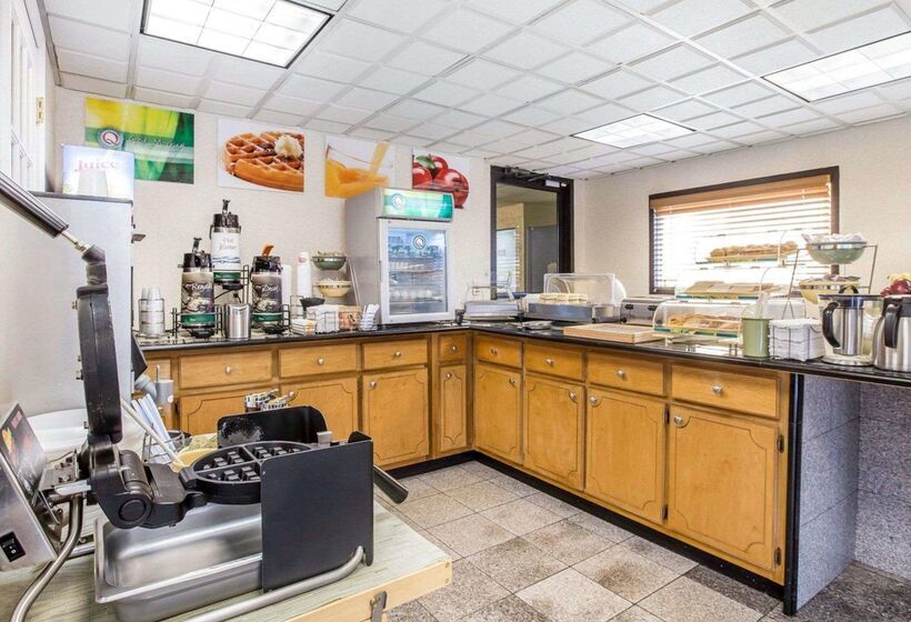 בית מלון כפרי Quality Inn