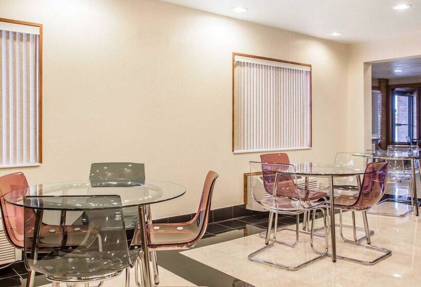 호텔 Quality Inn