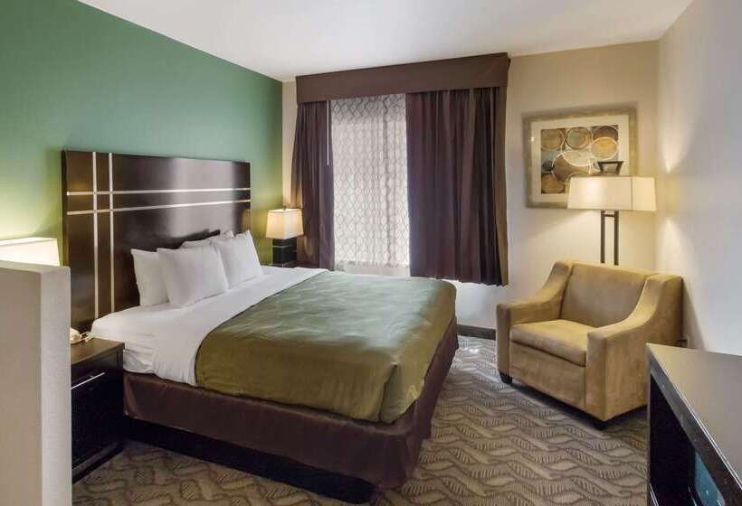 בית מלון כפרי Quality Inn & Suites Airport West