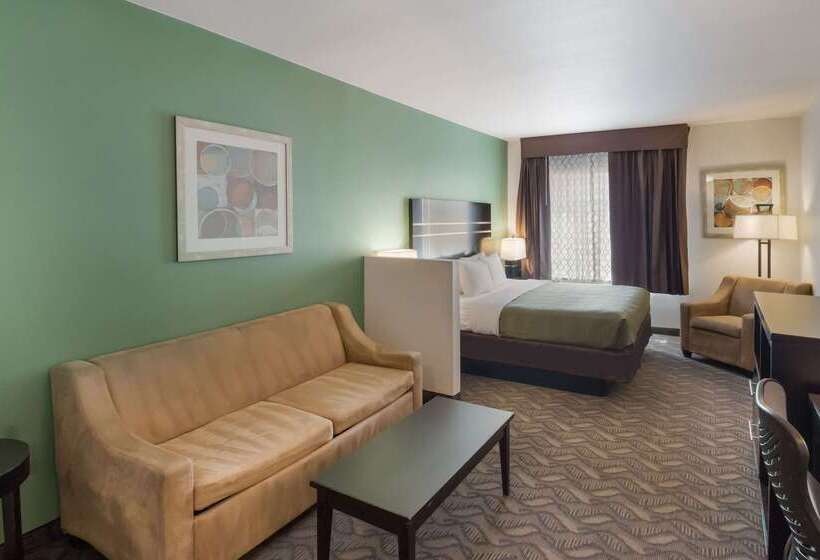 בית מלון כפרי Quality Inn & Suites Airport West