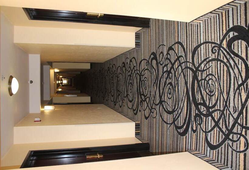 בית מלון כפרי Quality Inn & Suites Airport West