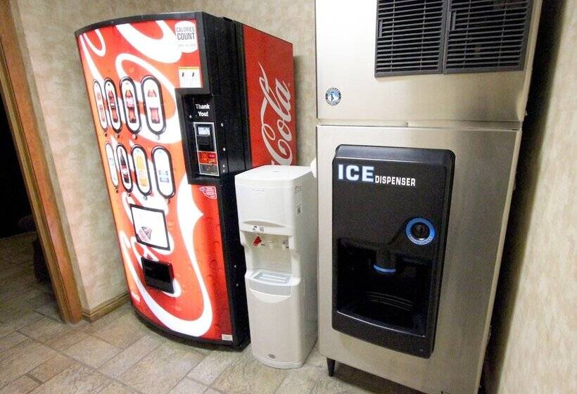 בית מלון כפרי Quality Inn & Suites Airport West