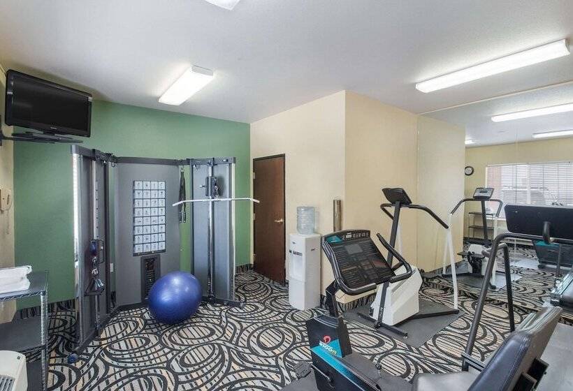 בית מלון כפרי Quality Inn & Suites Airport West