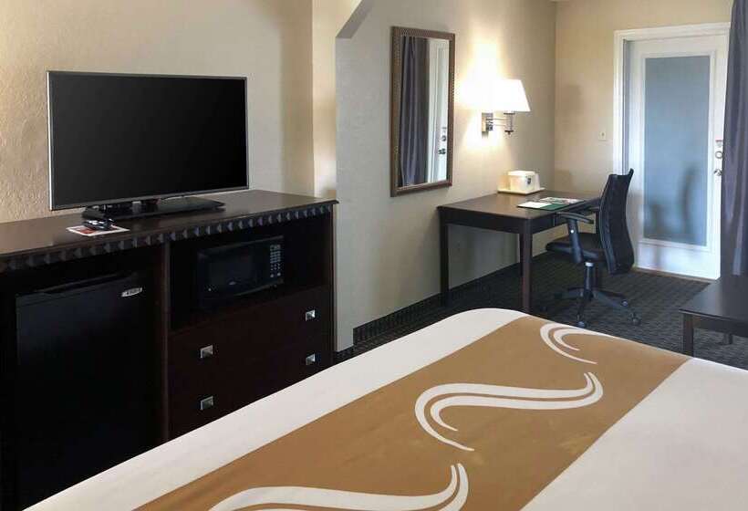 Отель Quality Inn & Suites