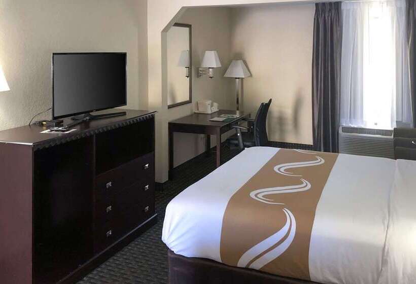 Отель Quality Inn & Suites