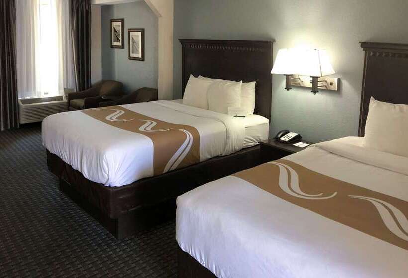 Отель Quality Inn & Suites