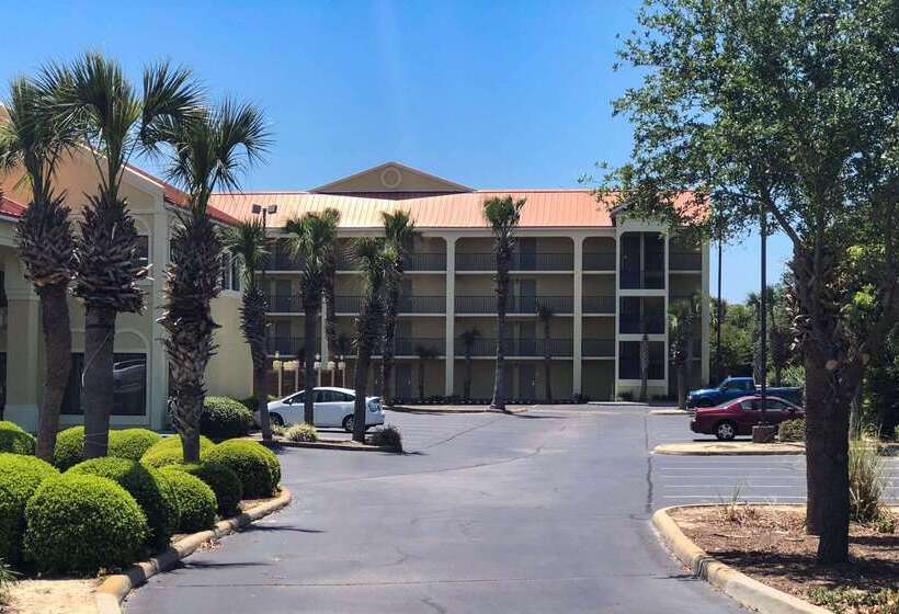 Отель Quality Inn & Suites