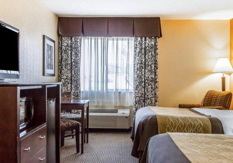 בית מלון כפרי Quality Inn & Suites