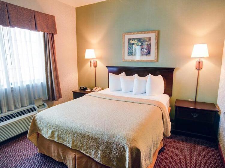 فندق Quality Inn & Suites Near University