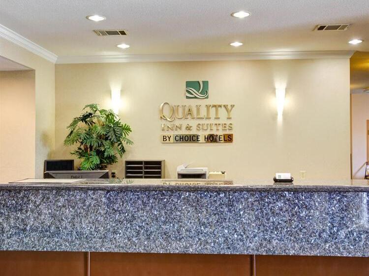 فندق Quality Inn & Suites Near University