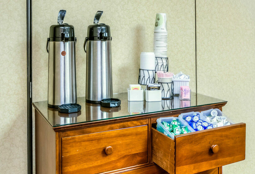 فندق Econo Lodge