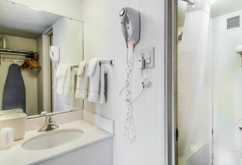 فندق Econo Lodge