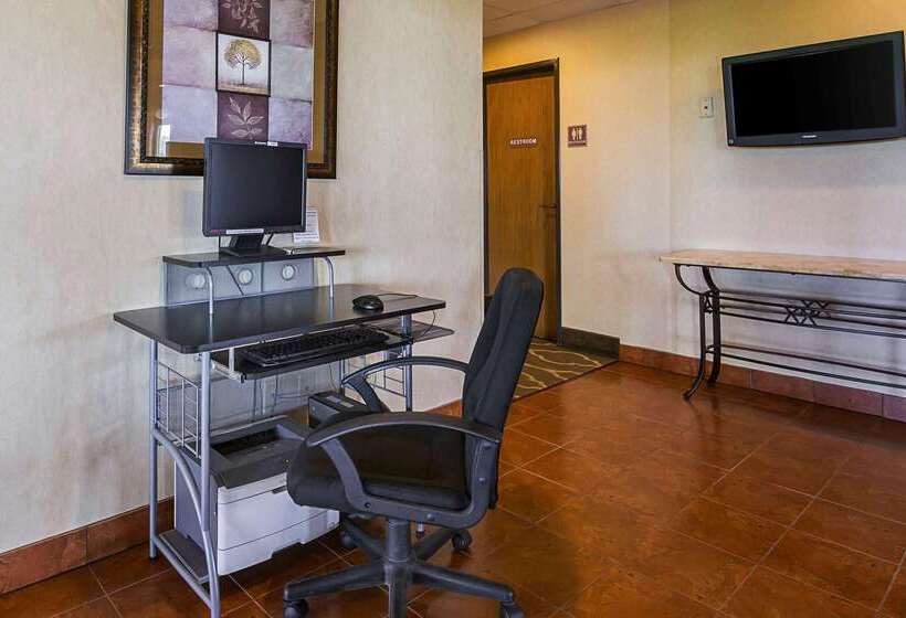 فندق Quality Inn Waverly