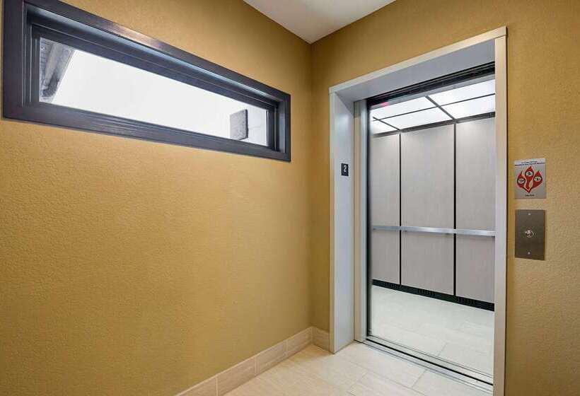 فندق Quality Inn Waverly