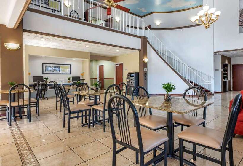 호텔 Quality Inn Zephyrhillsdade City