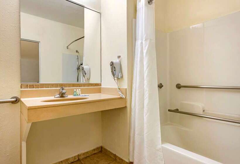 호텔 Quality Inn Zephyrhillsdade City