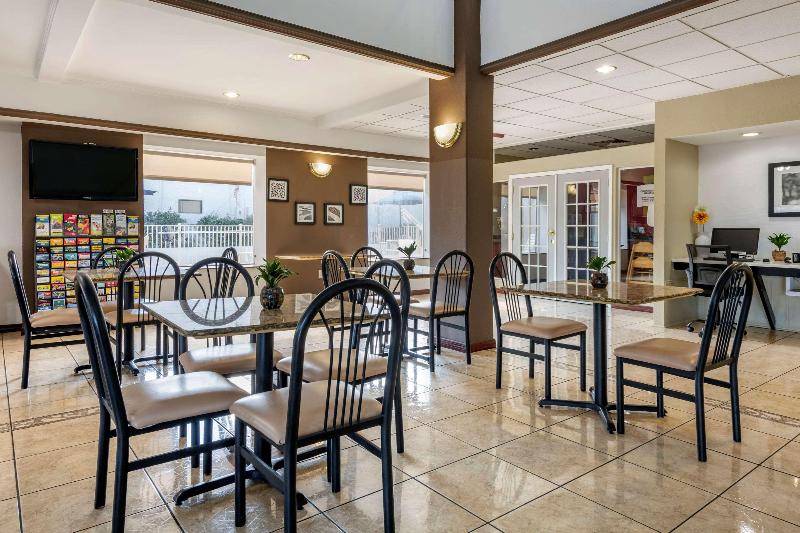 Отель Quality Inn Zephyrhillsdade City