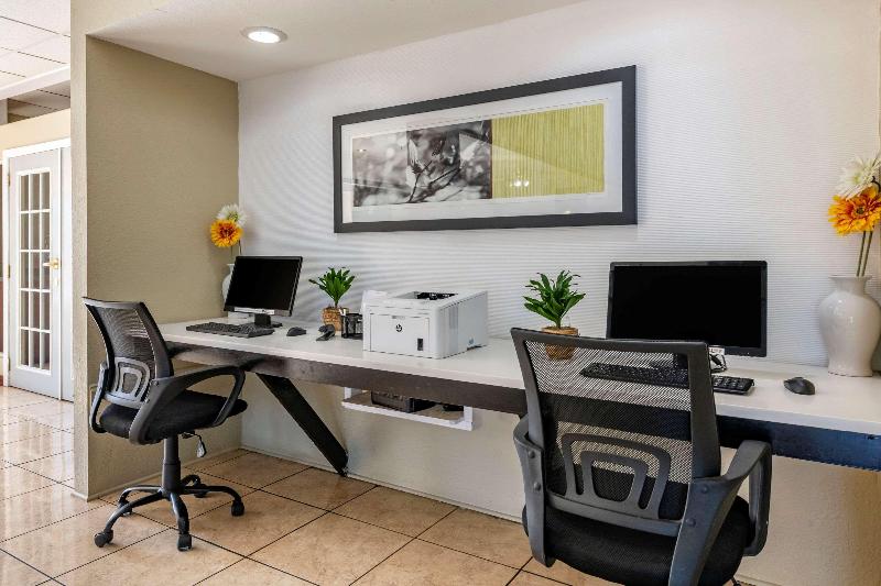 Отель Quality Inn Zephyrhillsdade City