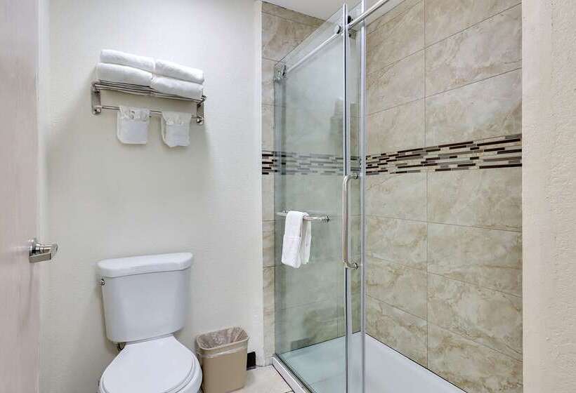 ホテル Quality Suites Albuquerque Airport