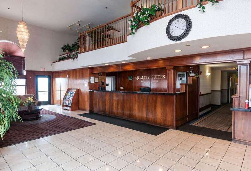 ホテル Quality Suites Albuquerque Airport