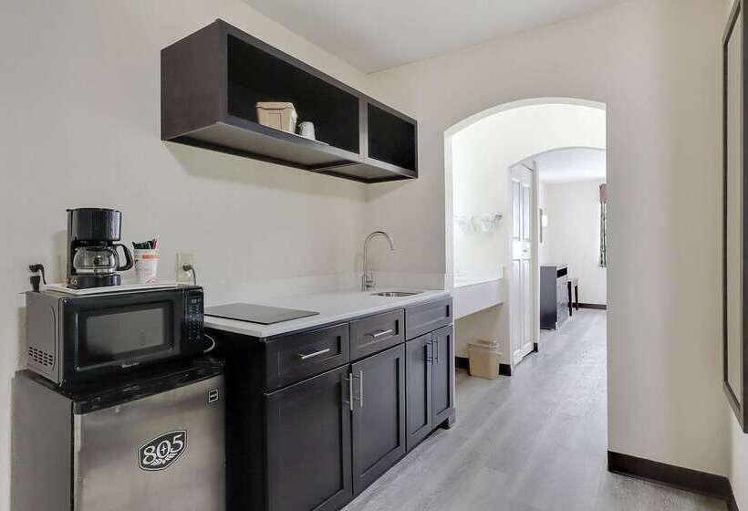 ホテル Quality Suites Albuquerque Airport