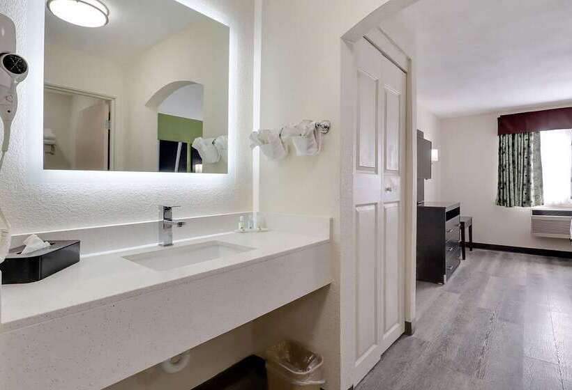 ホテル Quality Suites Albuquerque Airport