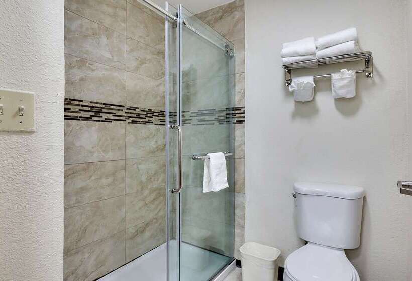 ホテル Quality Suites Albuquerque Airport