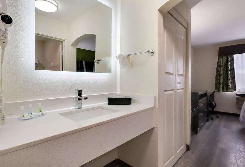 ホテル Quality Suites Albuquerque Airport