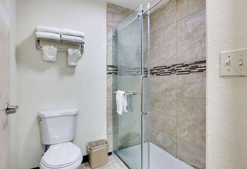 ホテル Quality Suites Albuquerque Airport