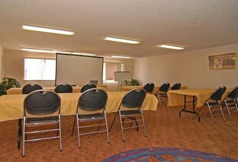 ホテル Quality Suites Albuquerque Airport