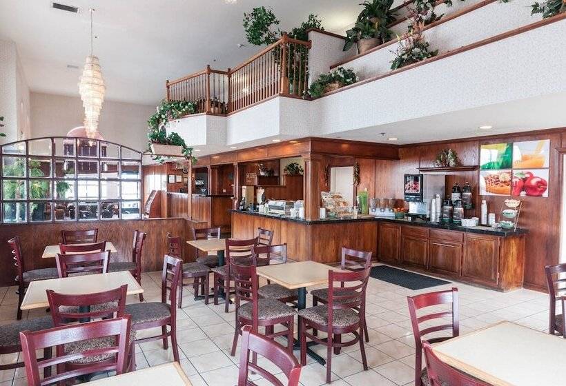 ホテル Quality Suites Albuquerque Airport