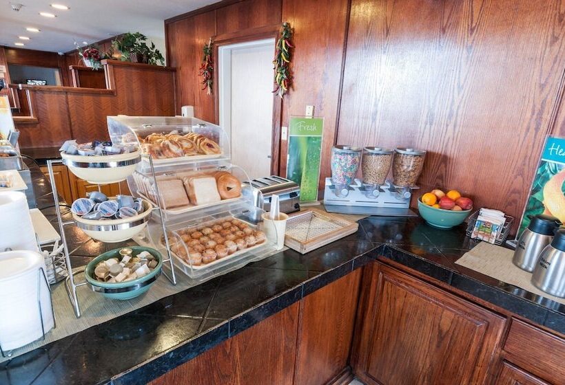 ホテル Quality Suites Albuquerque Airport