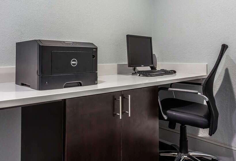 ホテル Quality Suites Pineville  Charlotte