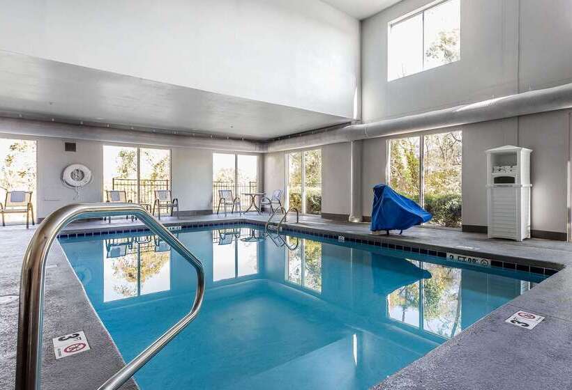 בית מלון כפרי Quality Suites Pineville  Charlotte