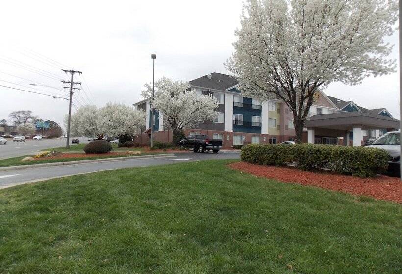 ホテル Quality Suites Pineville  Charlotte