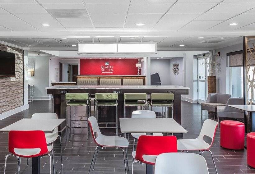 ホテル Quality Suites Pineville  Charlotte