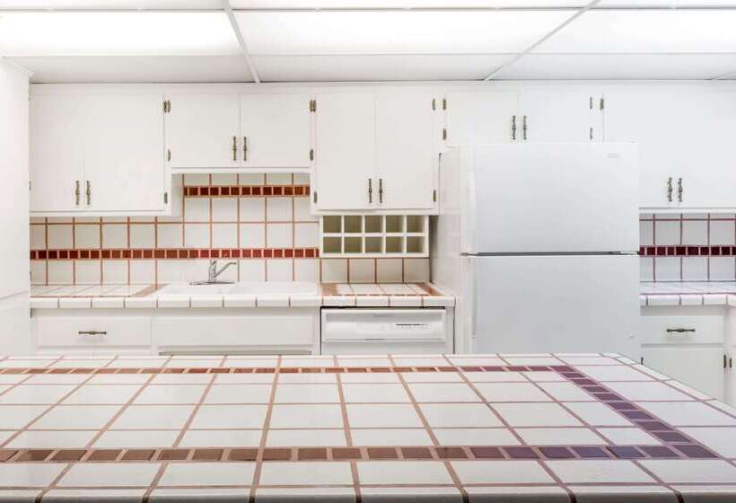 فندق Ramada By Wyndham Ely