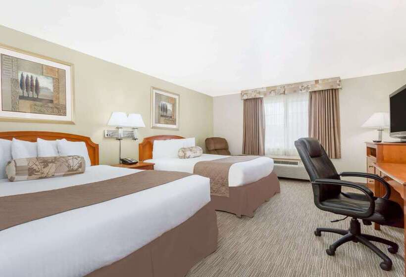 فندق Ramada By Wyndham Ely