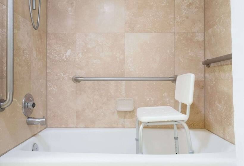 فندق Ramada By Wyndham Ely