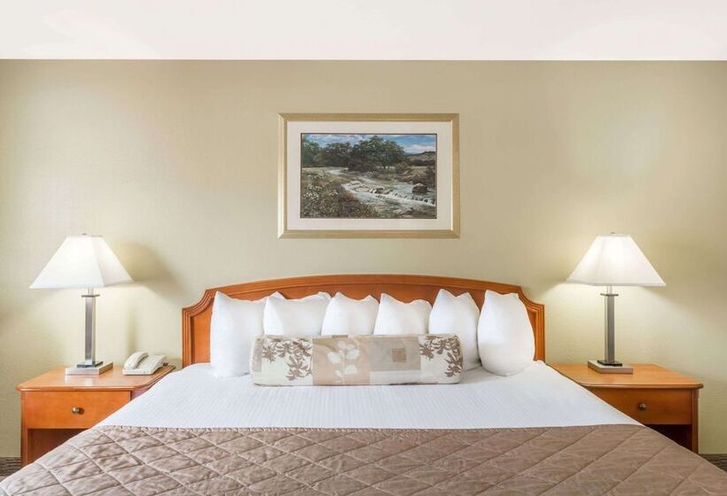 فندق Ramada By Wyndham Ely