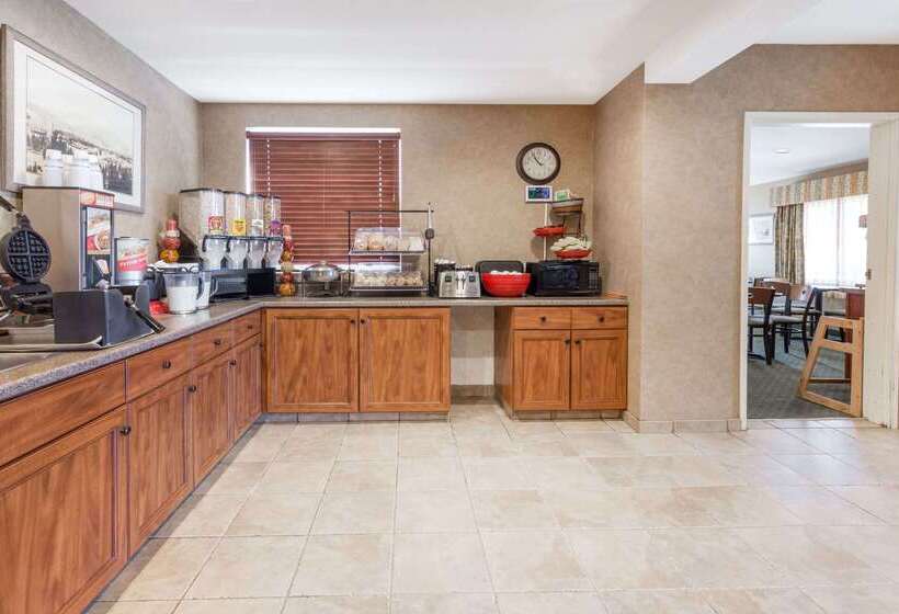 בית מלון כפרי Ramada By Wyndham Frisco