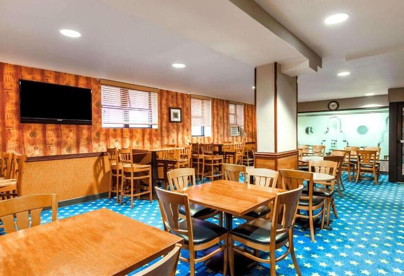 Отель Ramada By Wyndham Jersey City